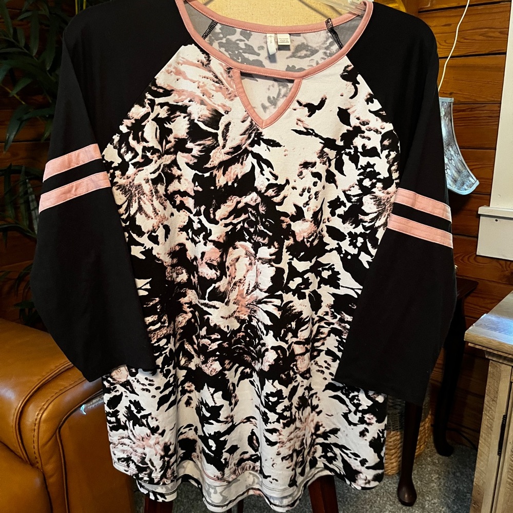 EST. 1946 Black & Blush Pink Floral Raglan Tunic top18/20(54”B x 28/29”L)
